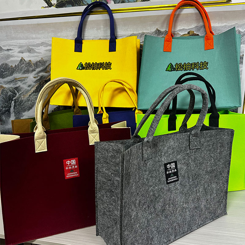 Tas Tangan Felt dengan Label Perpindahan Panas